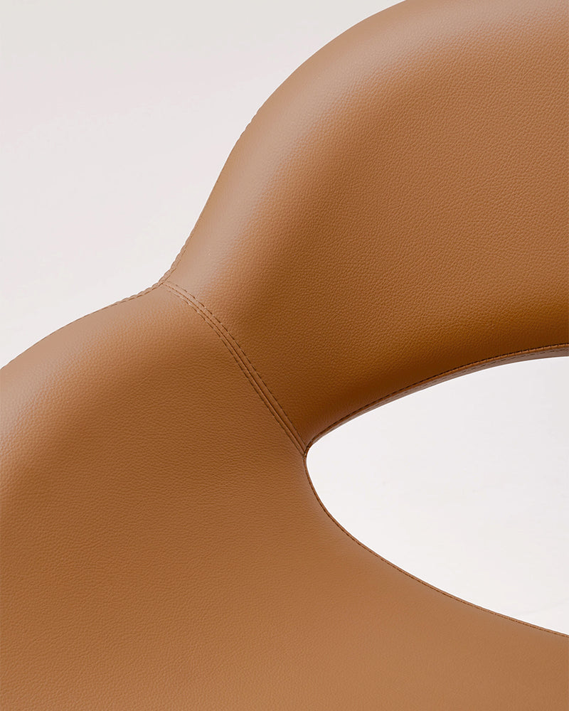 Thea - Poltrona da parrucchiere color cognac con base a stella nera